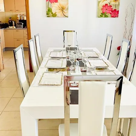 Playa Blanca Sleeps 8 With Pool Air Con And Wifi * بلايا بلانكا