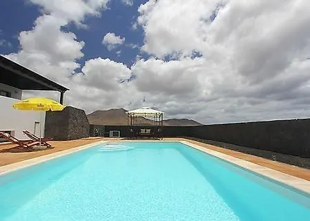 Playa Blanca Sleeps 8 With Pool Air Con And Wifi *