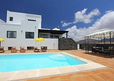 Playa Blanca Sleeps 8 With Pool Air Con And Wifi *
